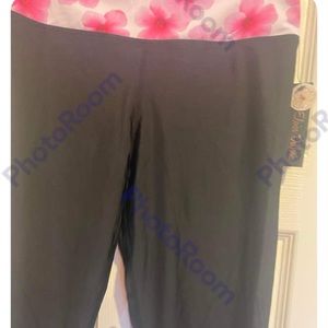 NWT Eloise DeJoria Active leggings Size M